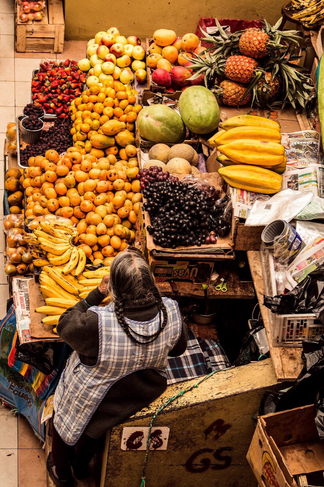 A fruit seller's stall seen from above, Píllaro, Ecuador